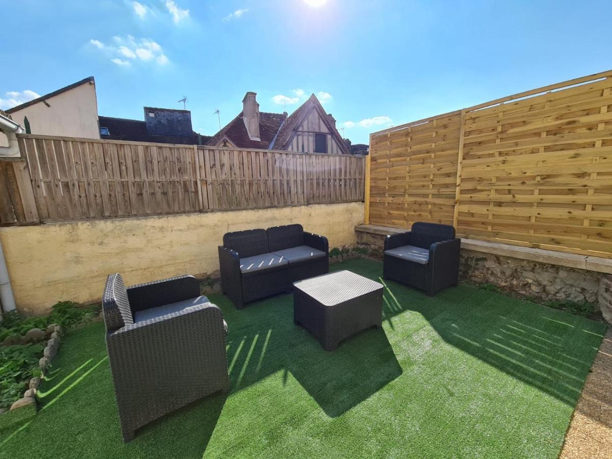 Maison Charme avec Terrasse hypercentre, très calme Joigny Esterno foto