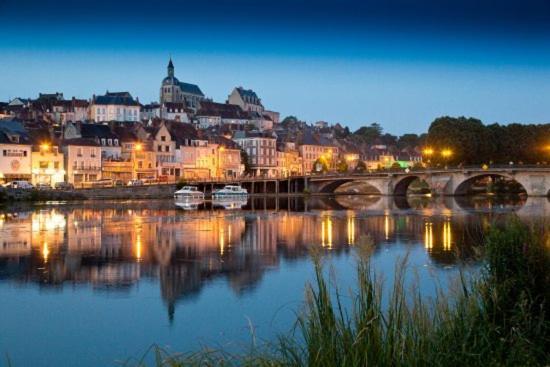 Maison Charme avec Terrasse hypercentre, très calme Joigny Esterno foto